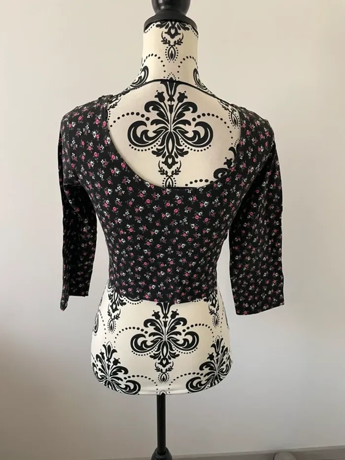 Top court Jennyfer noir fleuri | Taille M - photo numéro 5