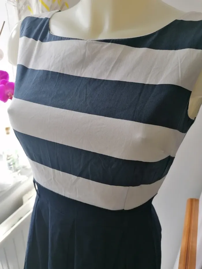 Robe originale taille 36 - photo numéro 2