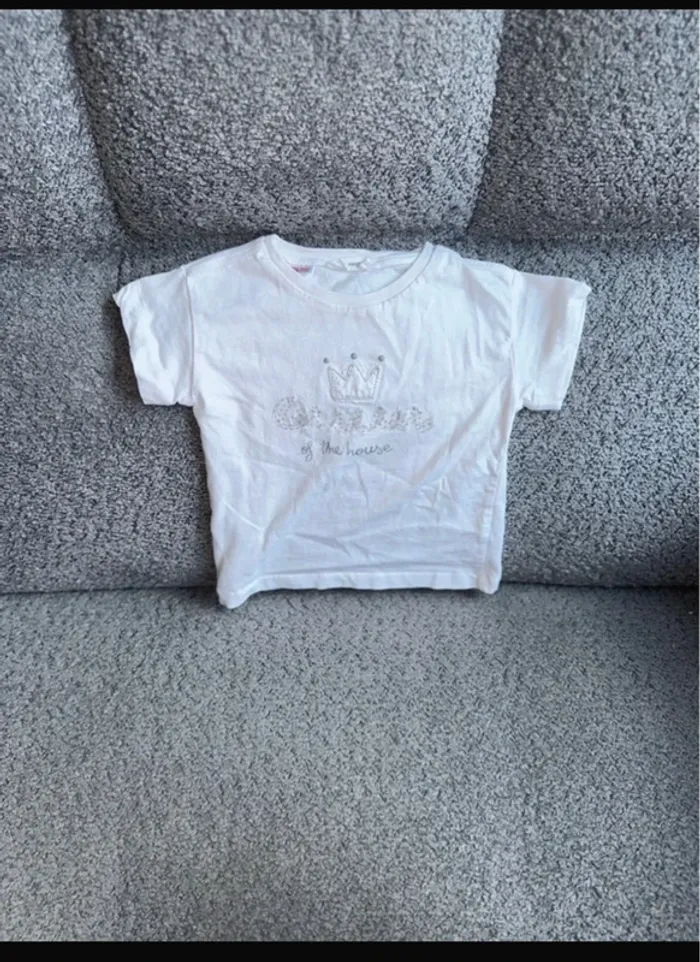 T-shirt queen blanc à froufrous et paillettes MANGO