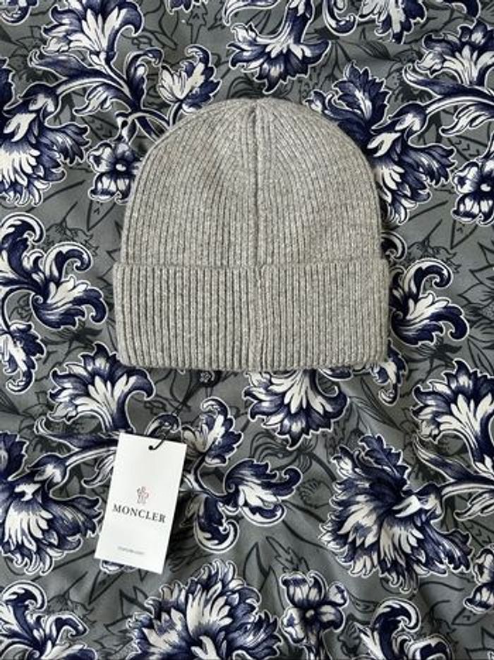 Bonnet Moncler gris clair - photo numéro 2