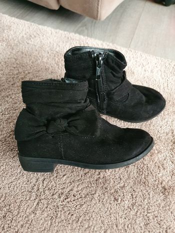 Chaussures bottines noir velours fille p 24