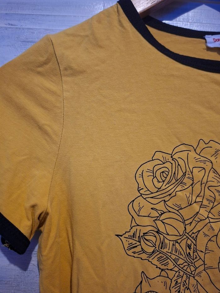 T-shirt jaune motif fleuri - photo numéro 2