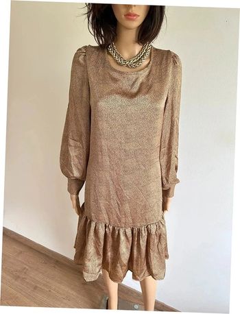 Robe beige et noire satinée neuve à manches longues Molly Bracken taille S