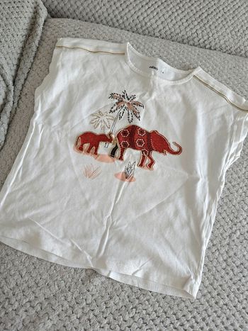 Tee shirt 8 ans ecru motif éléphant neuf