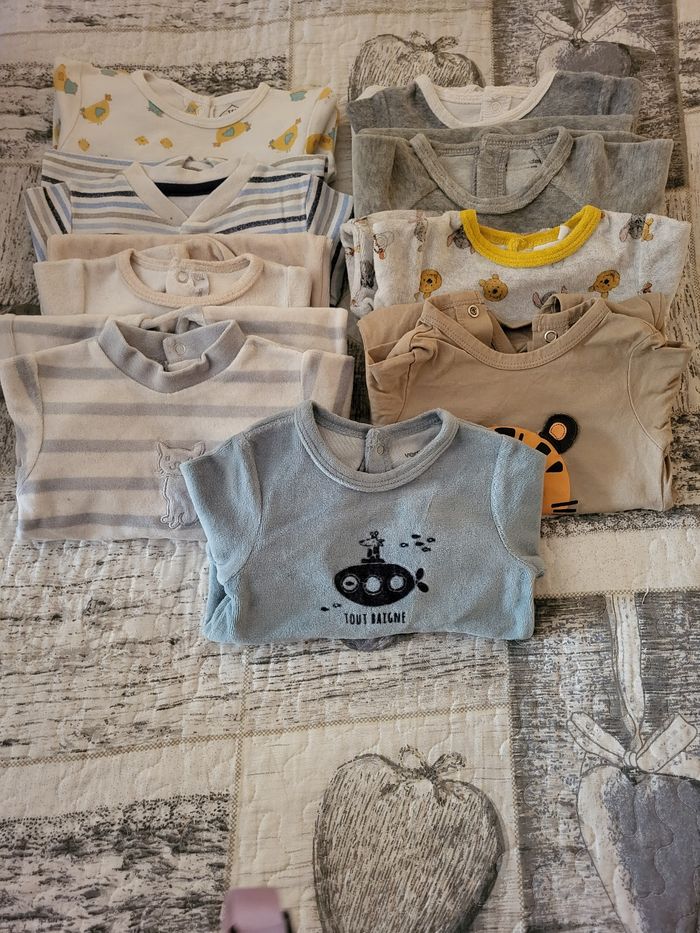 Gros lot vêtements garçon taille 1 mois