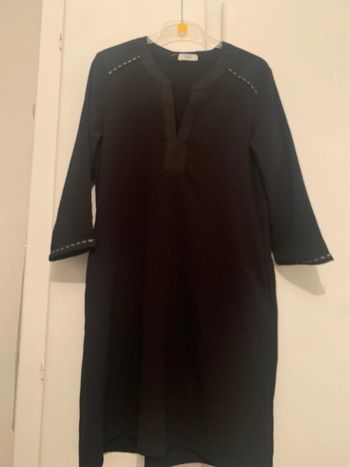 robe noire avec manches