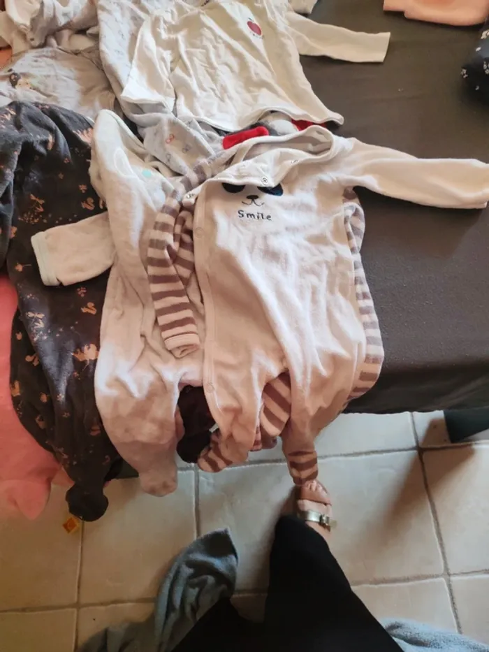 Gros lot vêtement 6mois fille - photo numéro 4