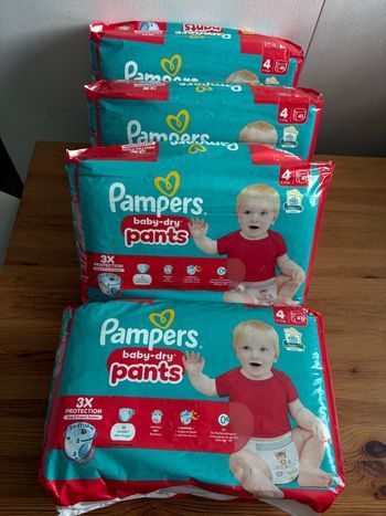 4 lot de couches Pampers Pants, taille 4 ,164 couches