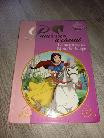 livre princesses à cheval disney la surprise de blanche-neige