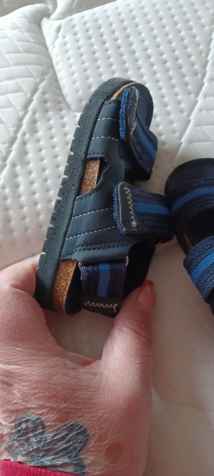 Très belles paires de sandales bébé garçon Pointure 23 - photo numéro 5