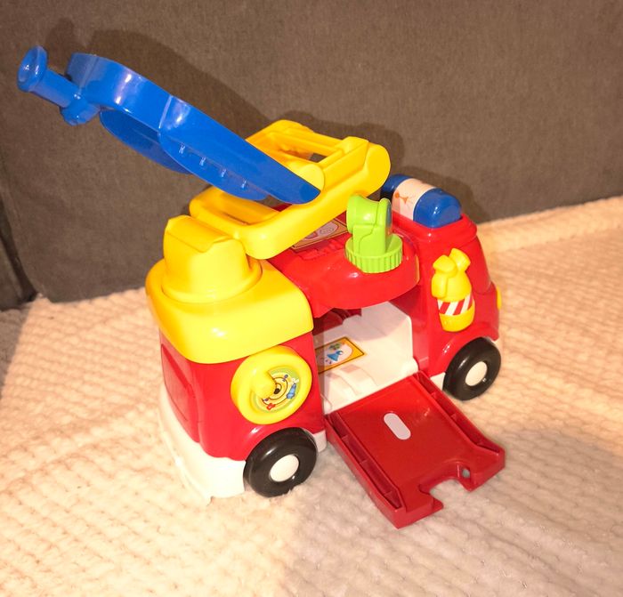 Lot garage+circuit+tremplin+camion+circuit zoo tututebolides Vtech - photo numéro 9