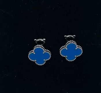 Boucles d’oreilles trèfles bleues à clips