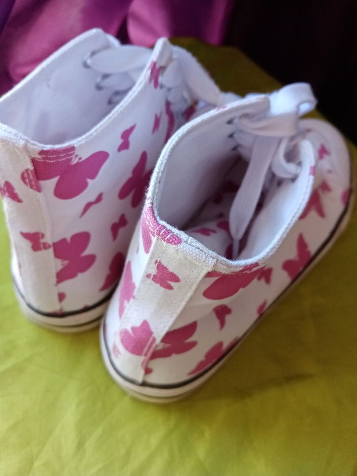 🖤 BASKETS BLANCHE MOTIFS PAPILLON 🦋 ROSE. POINTURE38. BPC. - photo numéro 4