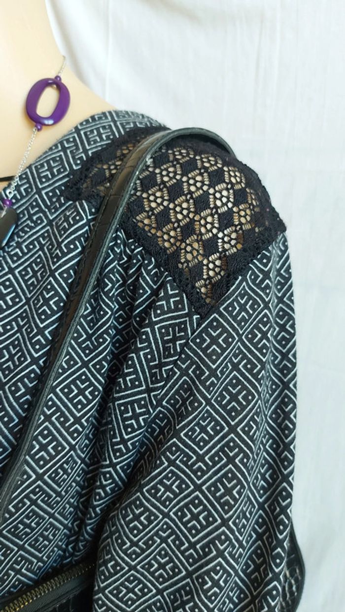 Blouse noir et grise- légère- col V- motif imprimé/ modavista taille 5XL/50 - photo numéro 6