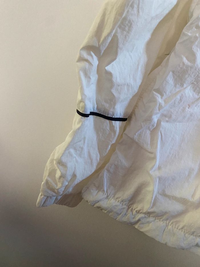 Haut imperméable coupe vent avec capuche Pull & Bear taille S Neuf - photo numéro 9