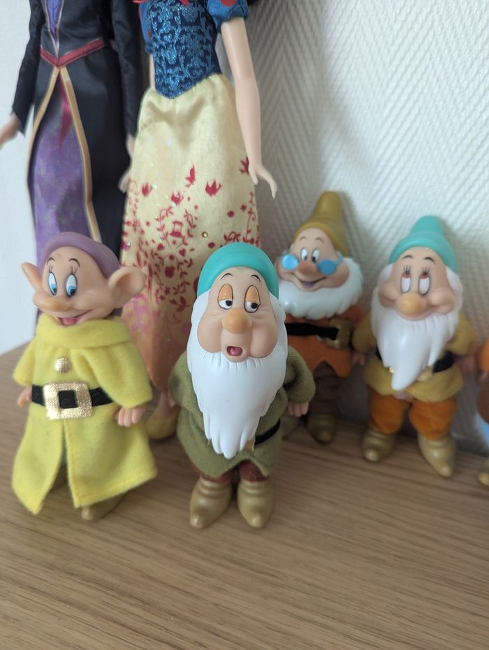 Lot de poupées Disney blanche neige, la méchante reine et les 7 nains - photo numéro 4
