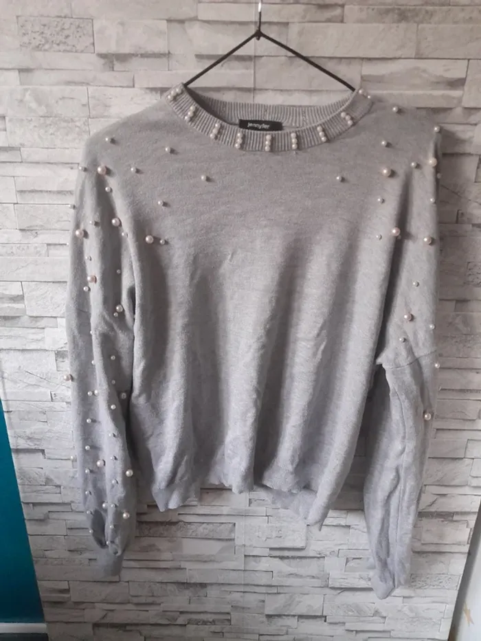 Pull gris à perle blanche - De marque Jennyfer en taille 38 - photo numéro 2