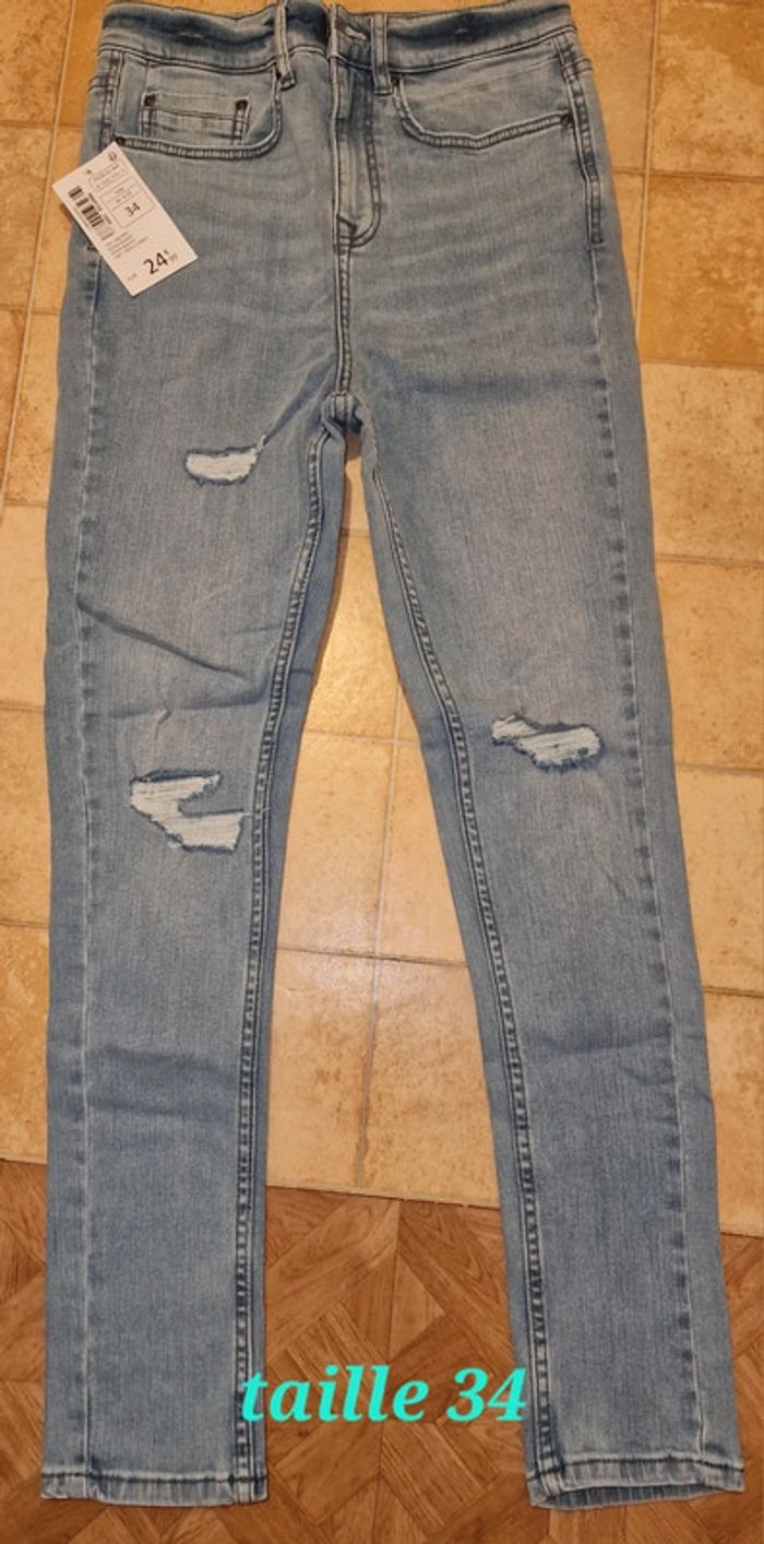Jean taille 34 neuf