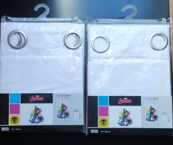 Lot de 2 rideaux Avengers / Black Panther – NEUFS