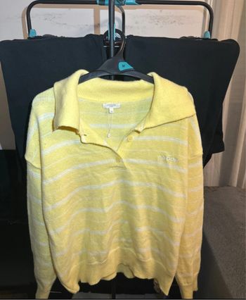 Pull polo jaune rayé