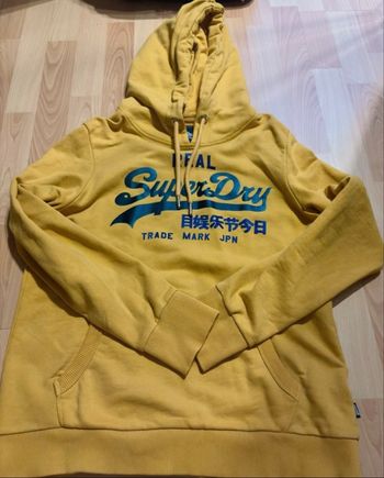 pull jaune superdry
