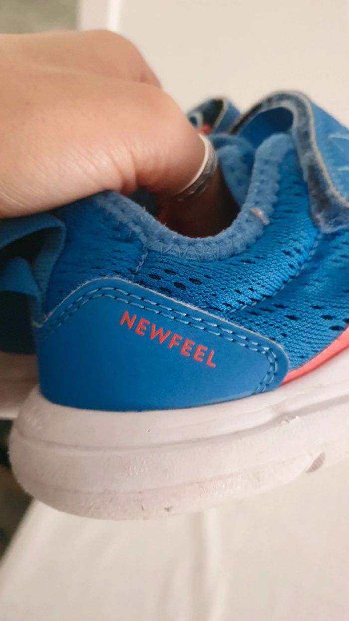 Basket Newfeel T28  bleu et rouge scratch - photo numéro 2