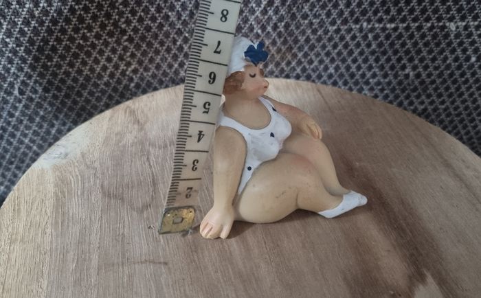 Figurine femme en maillot de bain - photo numéro 7
