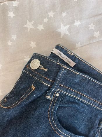 Pantalón vaquero oscuro