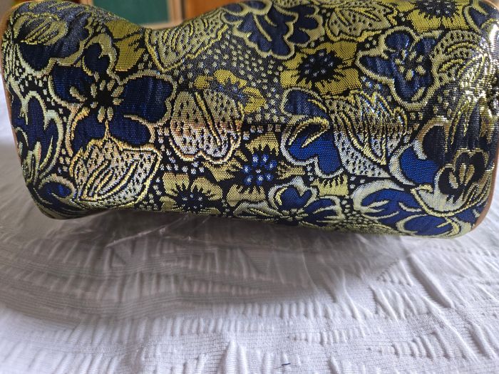 Sac  à  main aux broderies bleues et dorées - photo numéro 3