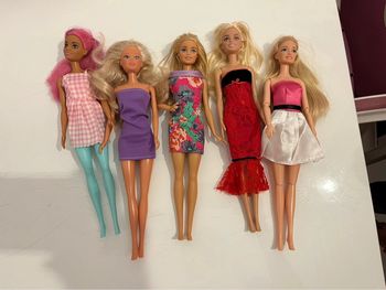 Lot 5 Barbie’s