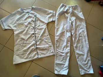 Lot de Tenue étudiante/ professionnelle infirmière taille S ( taille 0) ( prix à l’unité