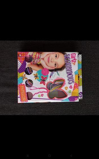 Boite de scoubidous création et déco