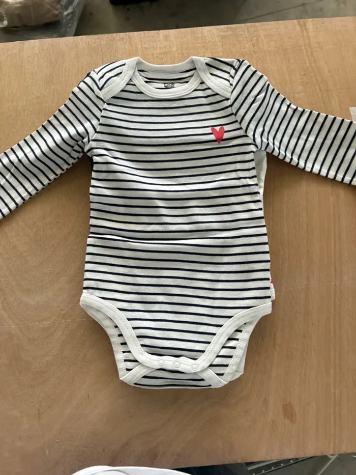 Lot de bodies enfant