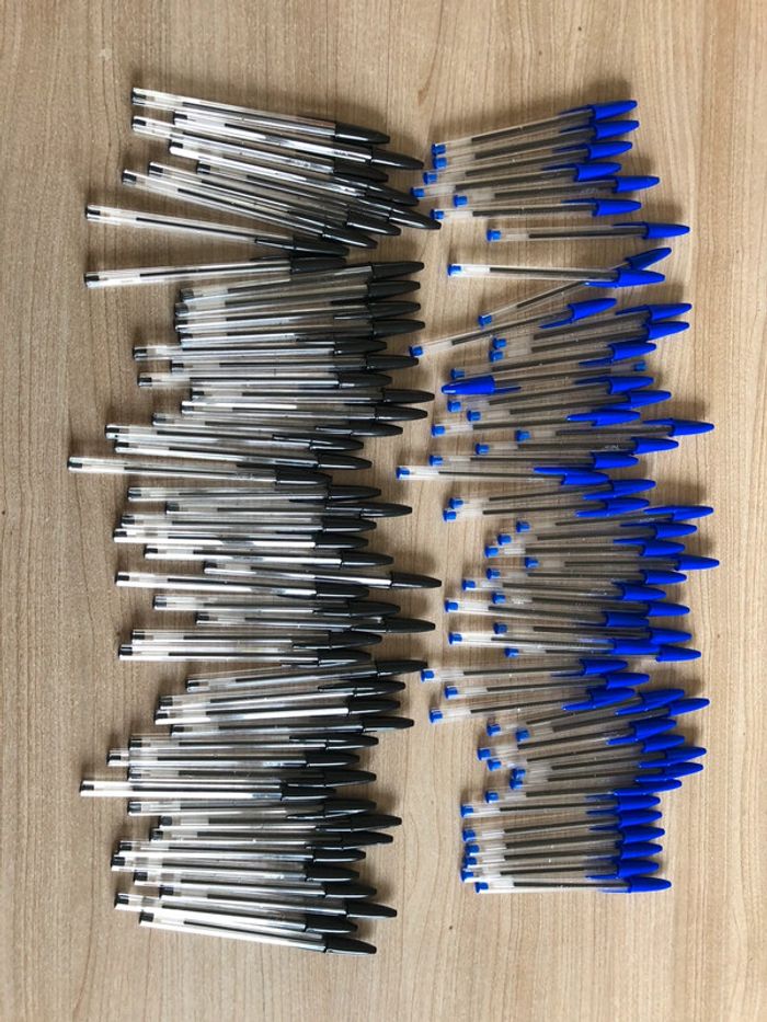 Lot 100 stylos bic