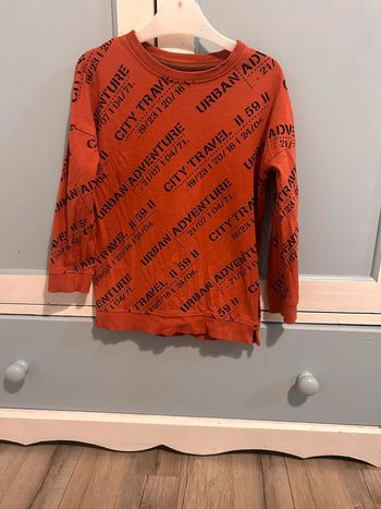 Sweat fin kiabi rouge foncé , 5 ans