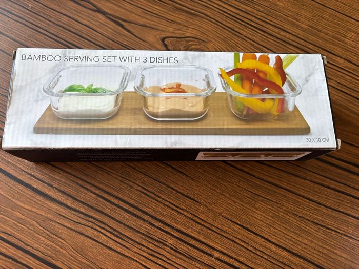 Set pour l’apéritif : plateau en bambou et 3 bols en verre