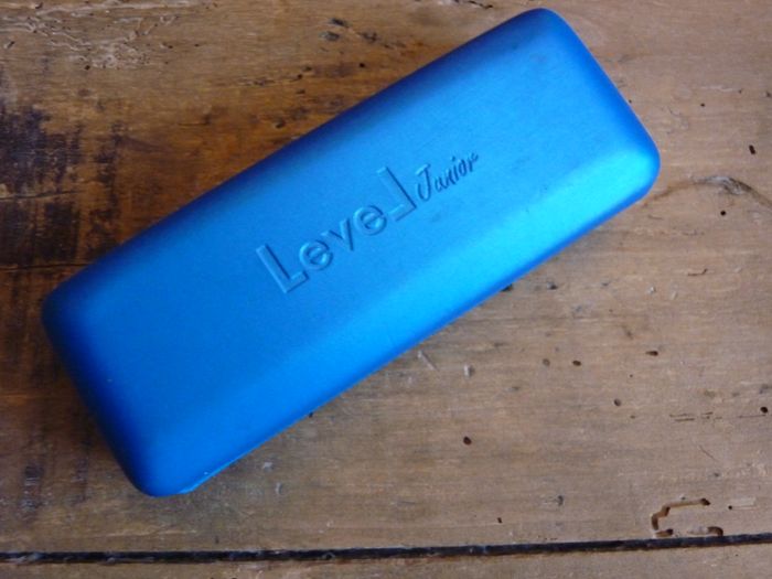 boitier level etui de lunette enfant bleu accessoire TBE - photo numéro 2