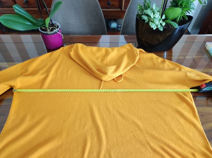 Pull à capuche jaune safran - photo numéro 7