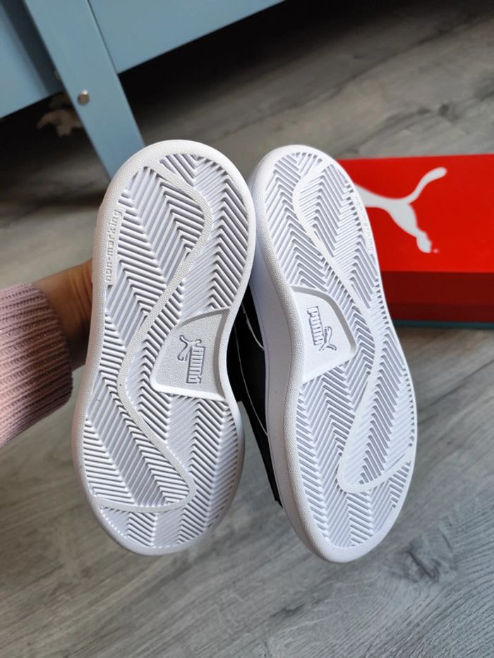 Baskets Puma Smash V2 Home School
Pointure 33 - photo numéro 5