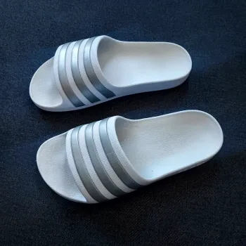 Claquettes Adidas