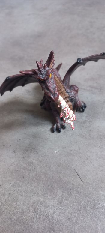 Dragon crachant du feu papo