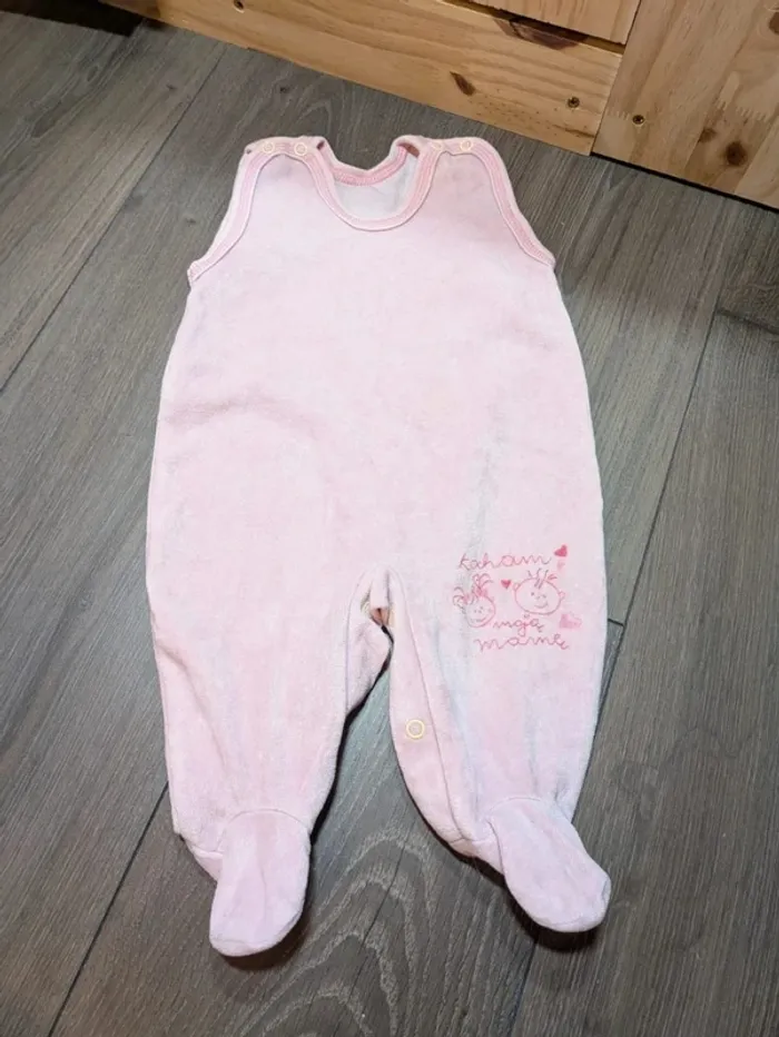 Pyjama velours rose sans manches 3 mois très bon état