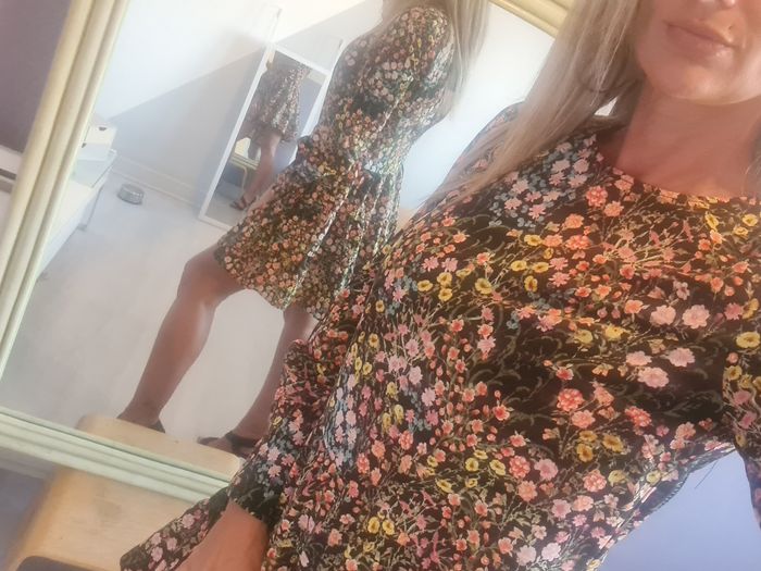 Combishort façon robe noire fleurie Zara Basic Taille 34 - photo numéro 6