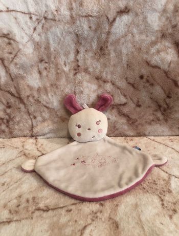 Doudou plat triangle lapin rose brodé lapin poussette Sucre d'Orge