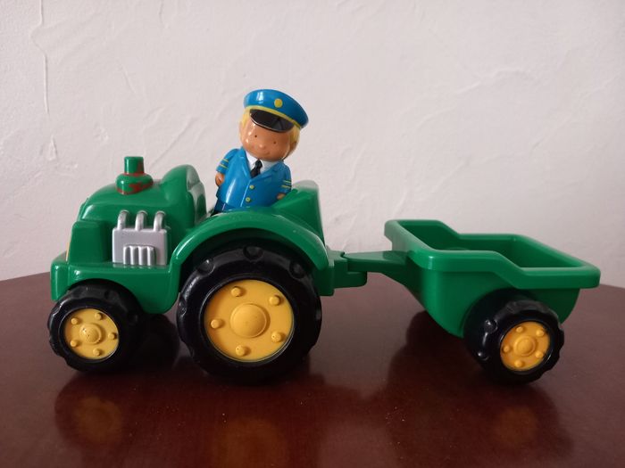 Jouet tracteur vert