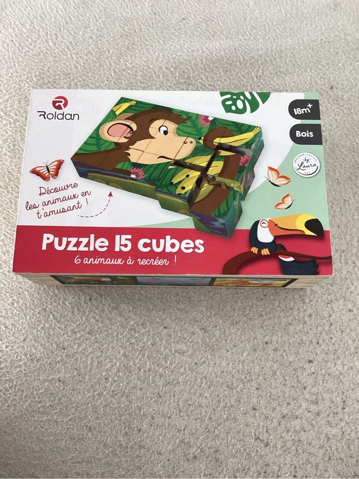 Puzzle en bois en cube