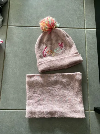Bonnet et tour de cou