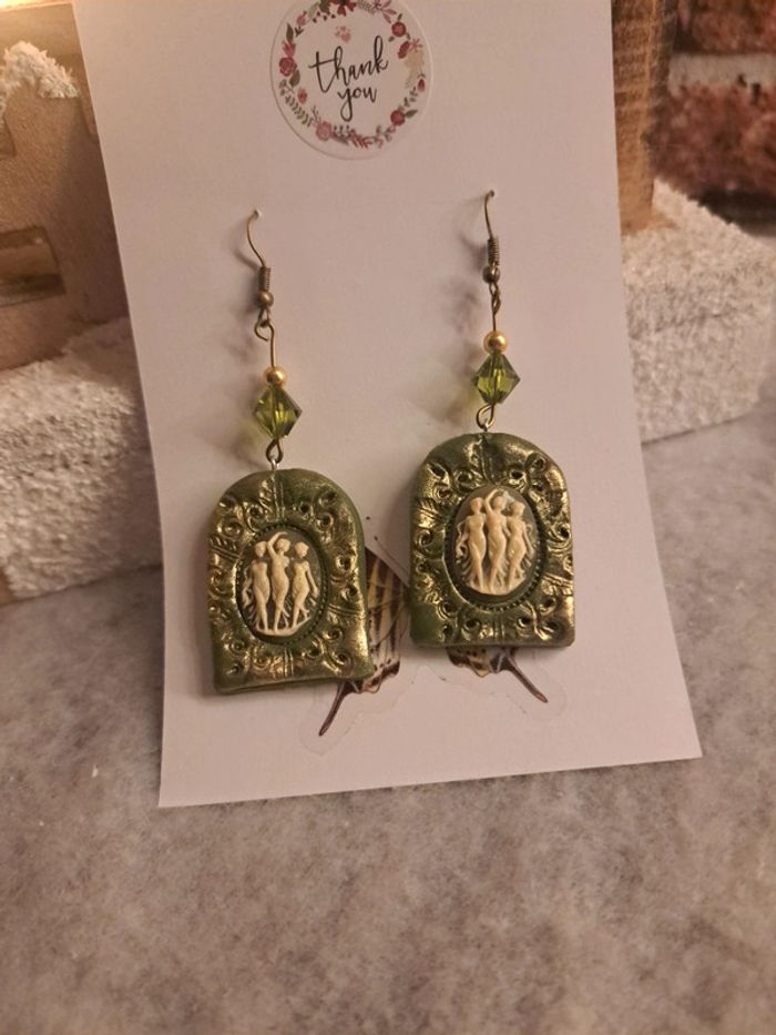 Boucles d'oreilles pendante pâte polymere avec camé - photo numéro 2