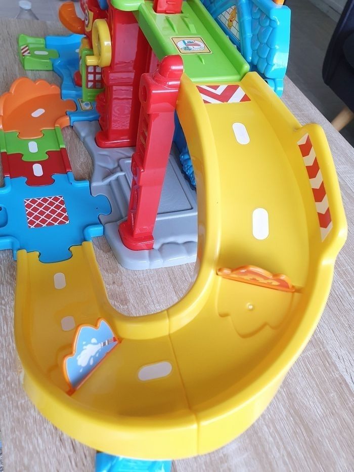 Tut tut bolide maxi caserne de pompiers - photo numéro 4