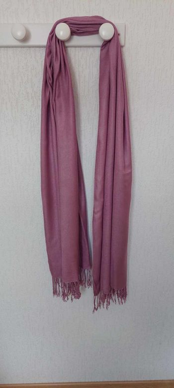 Belle et grande étole femme vieux rose frangée très bon état